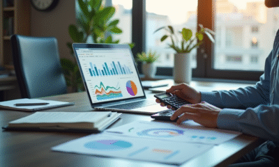 Analyste de données au bureau examine graphiques et rapports