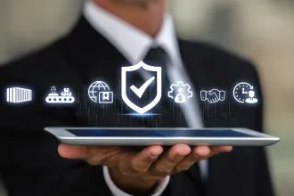 Comment choisir une assurance adaptée aux métiers du digital et des services ?