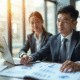 Jeune professionnel en finance analysant des documents